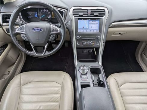 Certified 2017 Ford Fusion SE w/ Fusion SE Technology Package FWD image 14