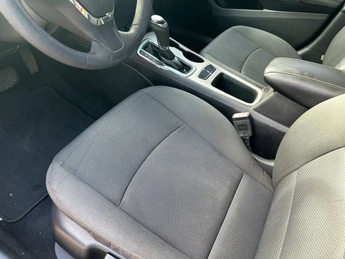 Used 2017 Chevrolet Cruze LS FWD image 10