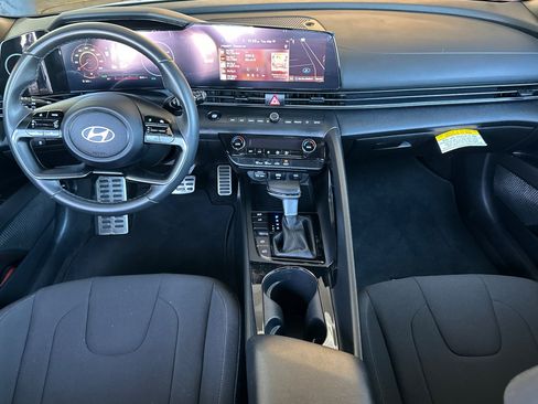 Used 2025 Hyundai Elantra SEL FWD image 13