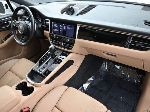 Certified 2023 Porsche Macan image 30