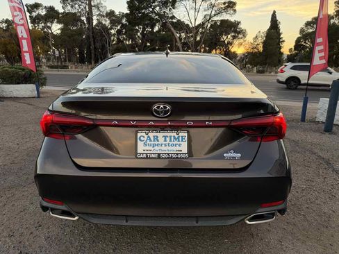 Used 2019 Toyota Avalon XLE w/ Moonroof Package image 4