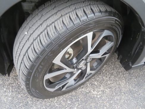 Used 2019 Toyota C-HR Limited FWD image 11