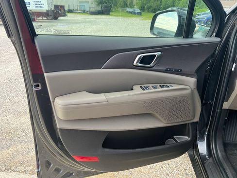 New 2026 Kia Carnival EX FWD image 12