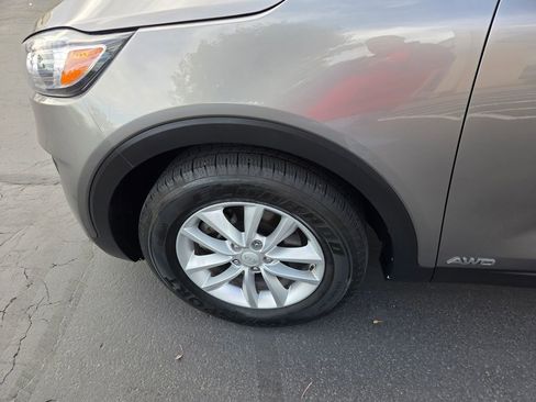 Used 2017 Kia Sorento AWD image 11