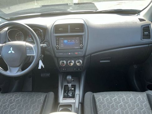 Used 2025 Mitsubishi Outlander ES FWD image 20