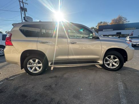 Used 2010 Lexus GX 460 image 7