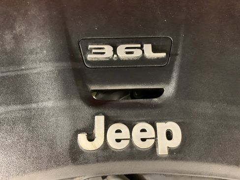 Used 2018 Jeep Wrangler Unlimited Sahara image 41