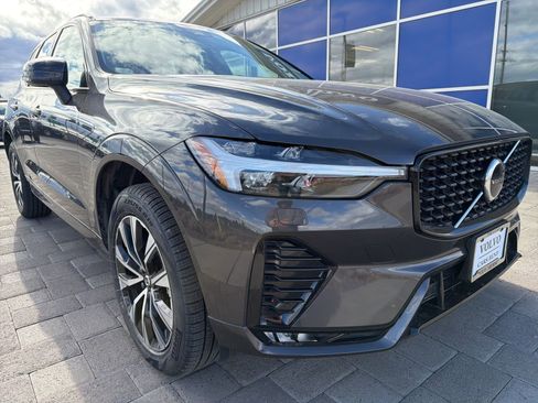 Used 2025 Volvo XC60 B5 Core image 1