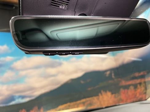 Used 2025 Genesis G70 2.5T image 41