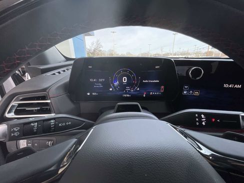 Certified 2024 Chevrolet Traverse RS image 11