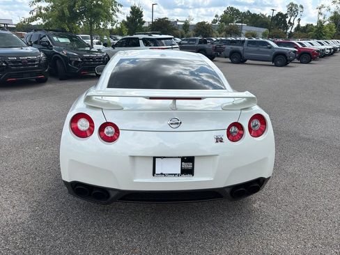 Used 2010 Nissan GT-R Premium AWD/4WD image 5