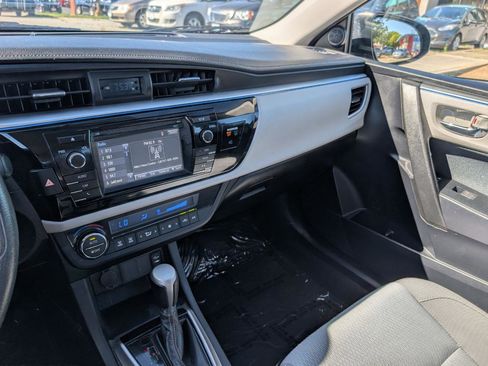 Used 2016 Toyota Corolla LE FWD image 18