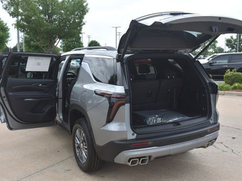 New 2026 Chevrolet Traverse LT w/ Driver Confidence Package FWD image 17
