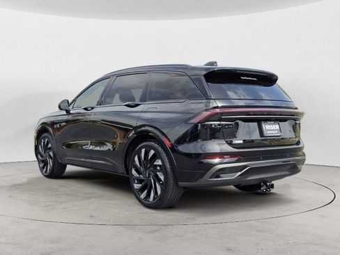 Used 2025 Lincoln Nautilus Reserve AWD/4WD image 5