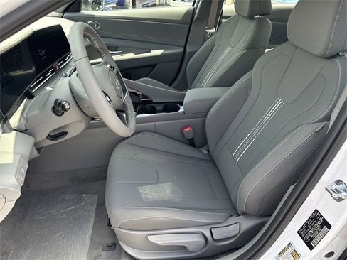 New 2025 Hyundai Elantra SEL image 9