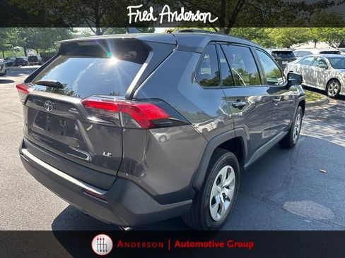 Used 2019 Toyota RAV4 LE FWD image 14