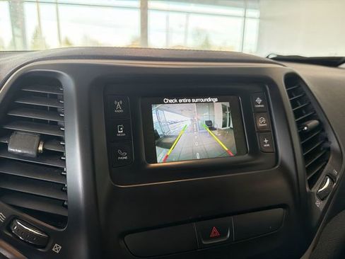 Used 2016 Jeep Cherokee Latitude w/ Cold Weather Group image 24