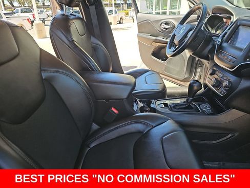 Used 2021 Jeep Cherokee Latitude Plus FWD image 10