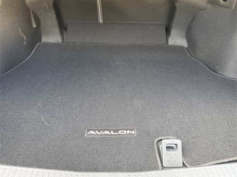 Used 2019 Toyota Avalon Limited image 11