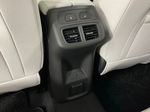 Used 2024 Buick Envision Avenir AWD/4WD image 17