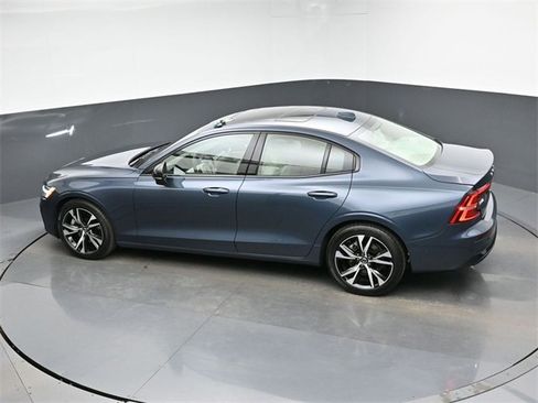 Used 2025 Volvo S60 B5 Plus image 35