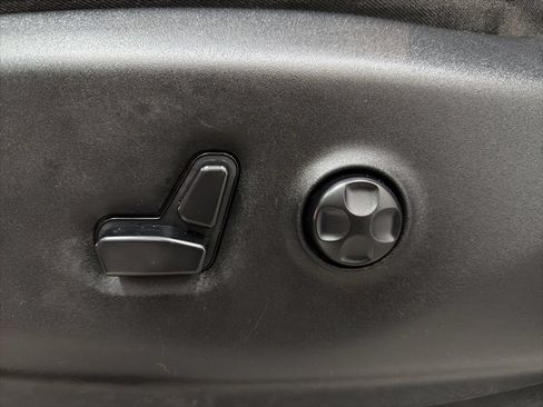 Used 2020 Chrysler Pacifica Limited FWD image 40