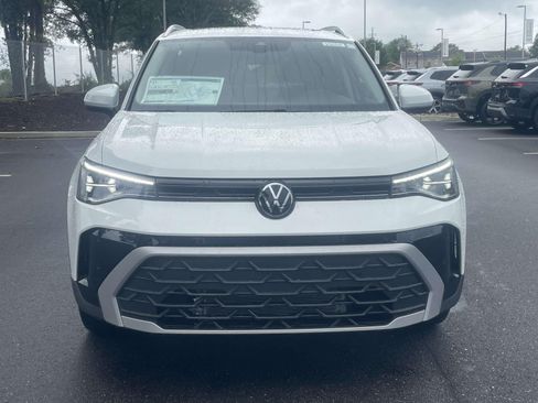 New 2026 Volkswagen Taos SE FWD image 2