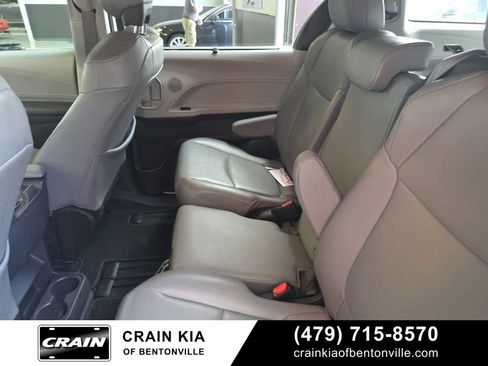 Used 2022 Toyota Sienna XLE FWD image 14