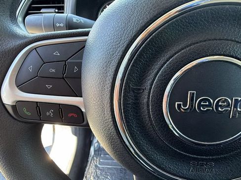 Used 2023 Jeep Renegade Latitude AWD/4WD image 19
