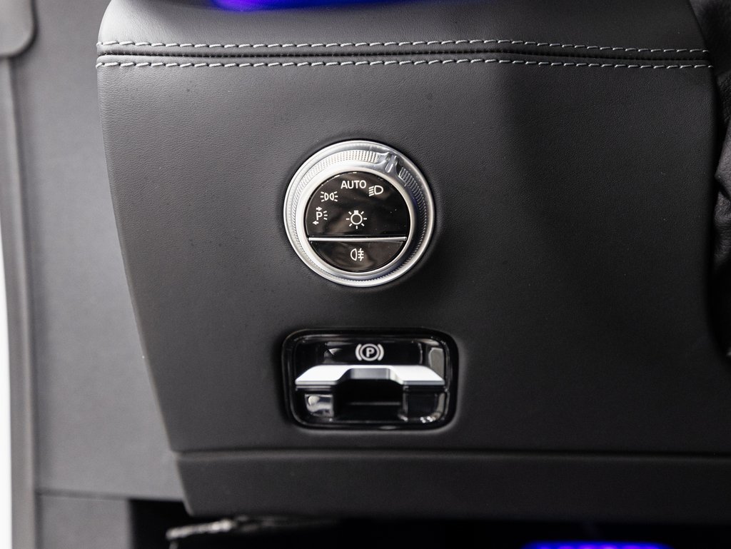 Used 2022 Mercedes-Benz SL 55 AMG 4MATIC w/ Driver Assistance Package image 11