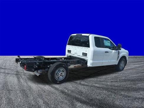 New 2025 Ford F350 XL w/ XL Chrome Package image 4
