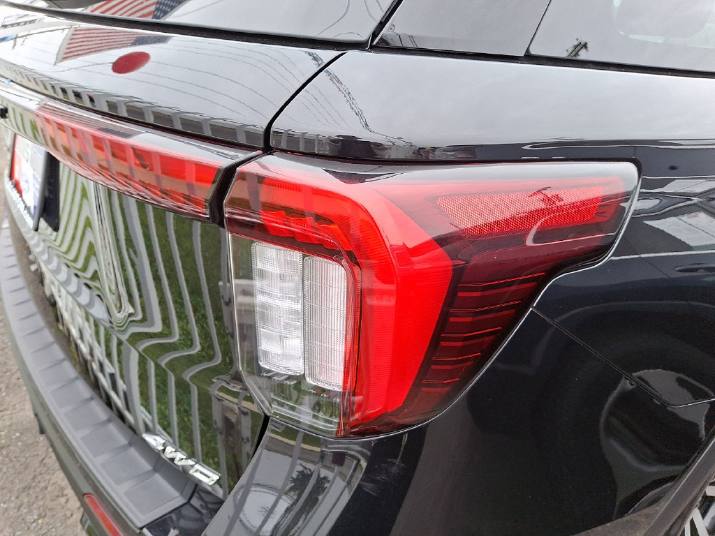 Used 2025 Ford Explorer ST-Line AWD/4WD image 4