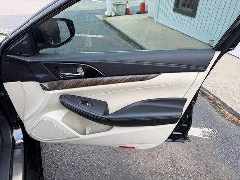 Used 2016 Nissan Maxima Platinum w/ Interior Lighting Package FWD image 27