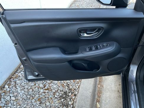 Used 2025 Honda HR-V LX image 12