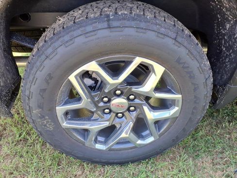 New 2026 GMC Sierra 1500 SLT w/ SLT Premium Plus Package image 9