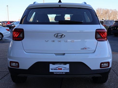 Certified 2022 Hyundai Venue SEL image 5
