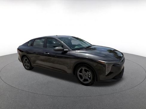 Used 2025 Kia K4 FWD image 2
