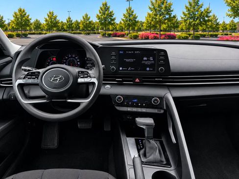Used 2022 Hyundai Elantra SEL FWD image 14