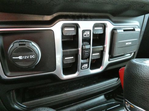 Used 2025 Jeep Wrangler Unlimited Sport AWD/4WD image 27