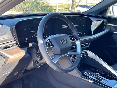 Used 2025 Audi Q5 Premium w/ Convenience Package image 17