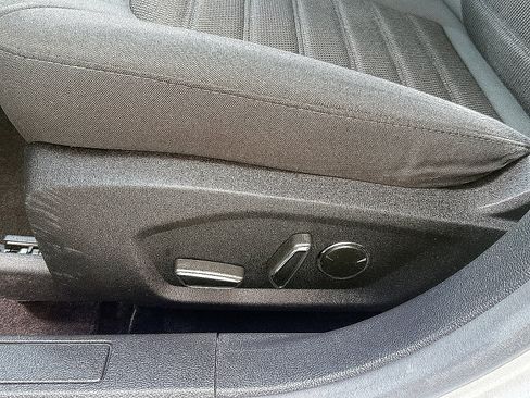 Used 2019 Ford Fusion SE FWD image 39