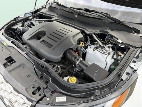 Used 2023 Land Rover Discovery Metropolitan Edition AWD/4WD image 11