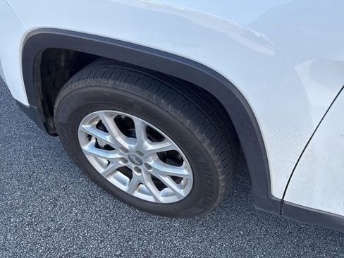 Used 2016 Jeep Cherokee Latitude w/ Cold Weather Group image 5