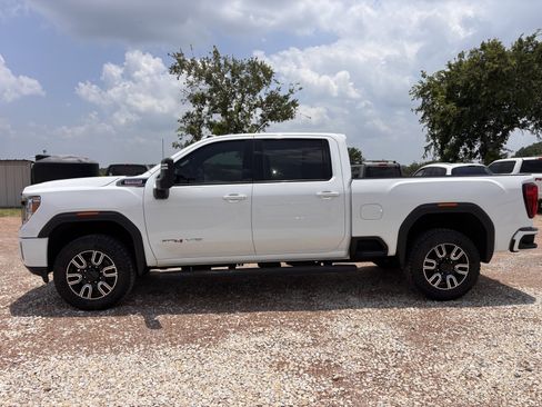 Used 2020 GMC Sierra 2500 AT4 w/ Technology Package AWD/4WD image 2