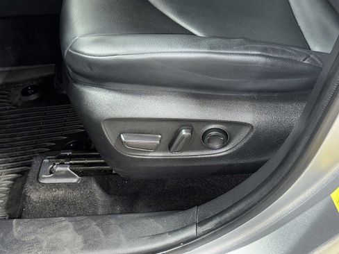 Used 2022 Toyota Highlander XLE AWD/4WD image 24