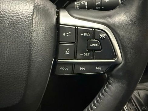 Used 2021 Toyota Highlander XLE image 19