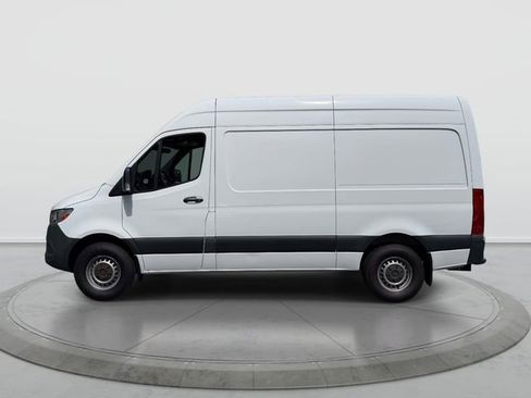 Used 2020 Mercedes-Benz Sprinter 2500 image 4