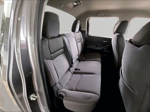 Used 2023 Nissan Frontier SV image 17