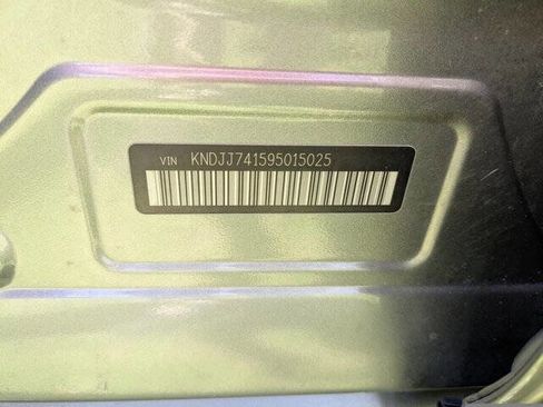 Used 2009 Kia Borrego LX w/ Convenience Pkg RWD image 36
