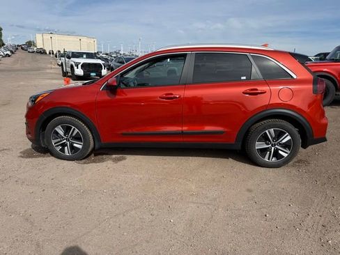 Used 2022 Kia Niro LXS FWD image 2